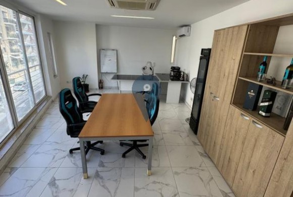 Commercial property for sale in Pieta