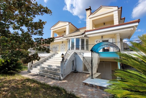 House for sale in Suburbs