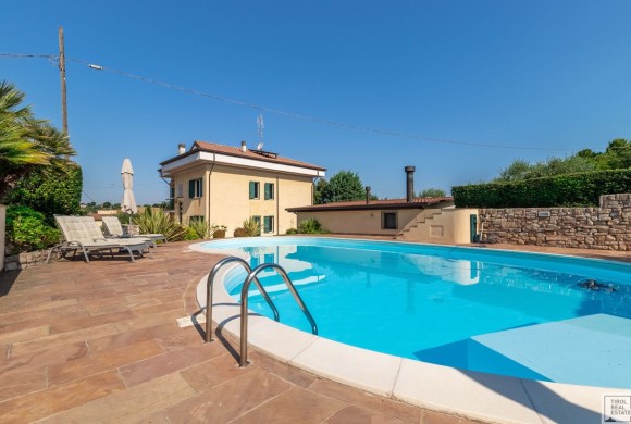 Villa for sale in Marche