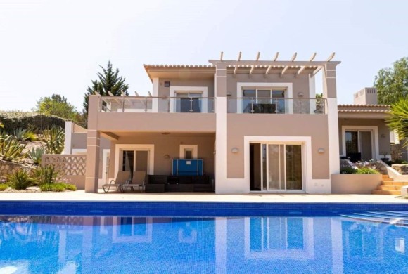Villa for sale in Faro