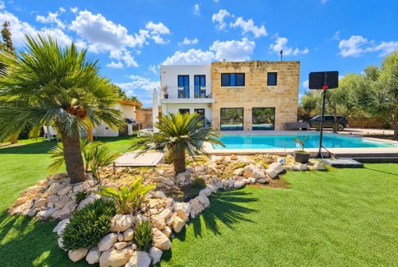 Country house for sale in Naxxar
