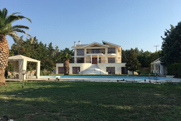 Villa for sale in Suburbs