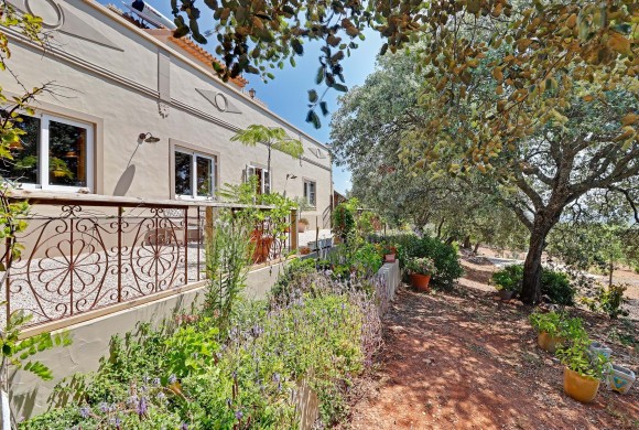 Villa for sale in Central algarve