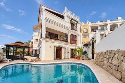 Townhouse for sale in