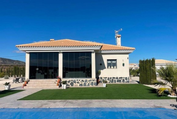 Villa for sale in Pinoso