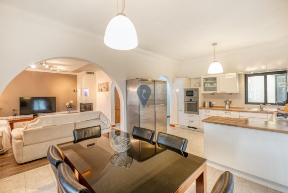 Apartment for sale in Pembroke