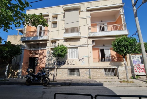 Building for sale in Center