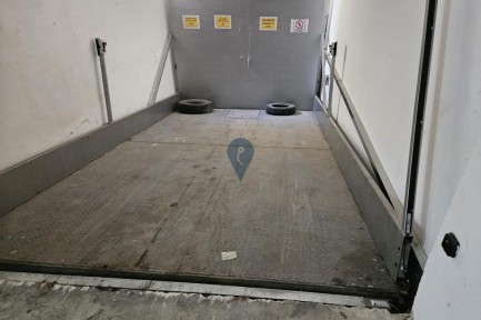 Garage / Parking Space for sale in