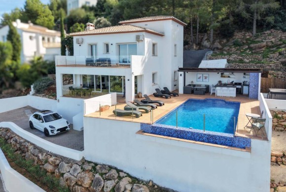Villa for sale in Denia
