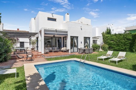Villa for sale in
