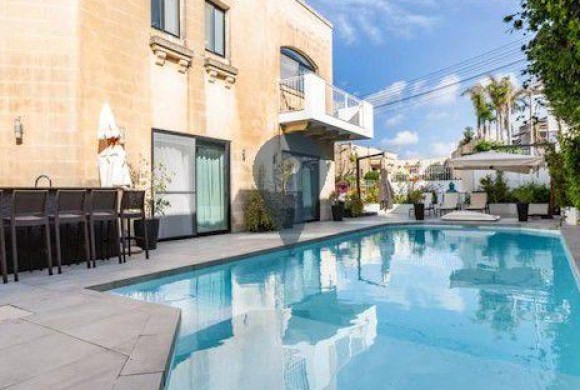 Villa for sale in Madliena