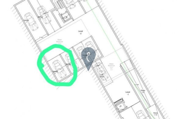 Garage / Parking Space for sale in Qala