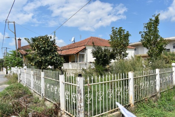 House for sale in Suburbs