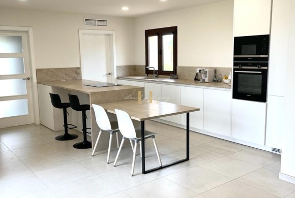 Villa for sale in Llucmajor