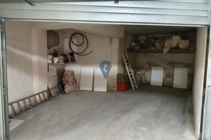 Garage / Parking Space for sale in