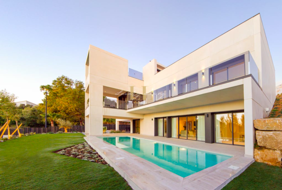 Villa for sale in Benalmadena