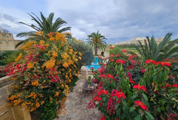 Country house for sale in Santa Lucija