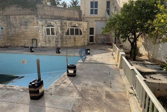 Villa for sale in Madliena