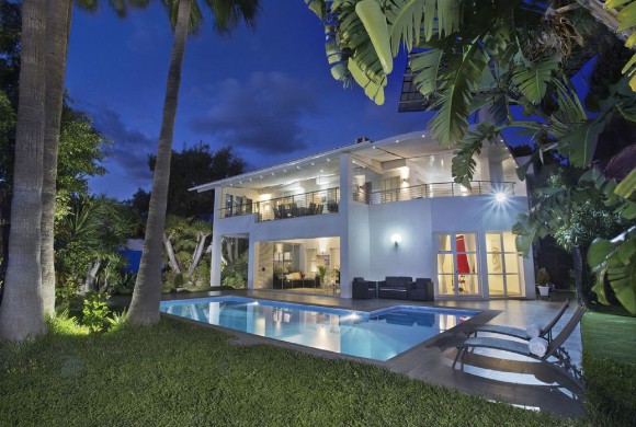 Villa for sale in Elviria