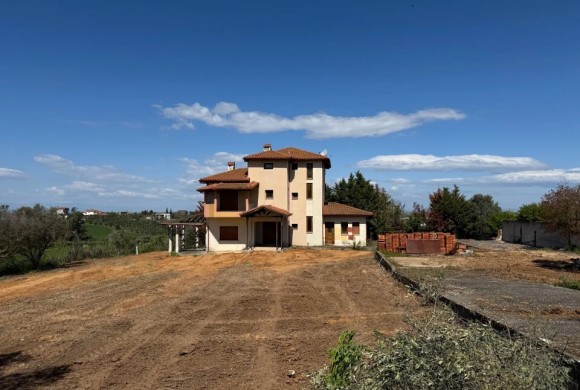 House for sale in Suburbs