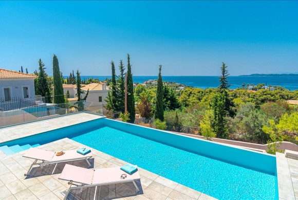 Villa for sale in Peloponnese
