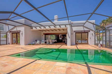 Villa for sale in