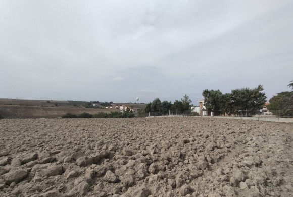 Land for sale in Suburbs