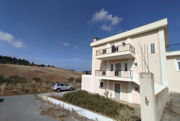 Townhouse for sale in Suburbs