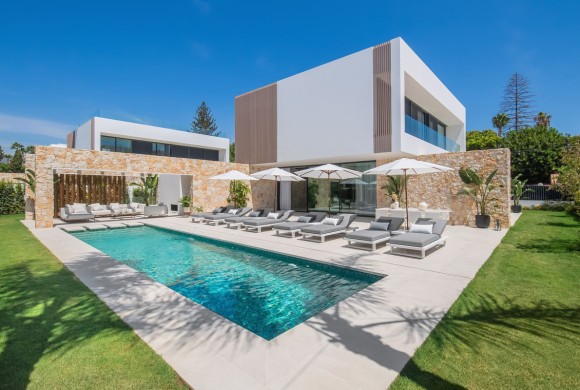 Villa for sale in San Pedro de Alcántara