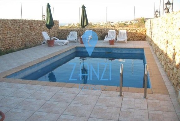 Country house for sale in San Lawrenz