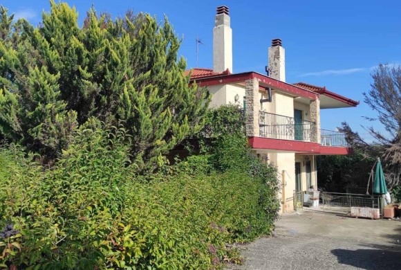 House for sale in Suburbs