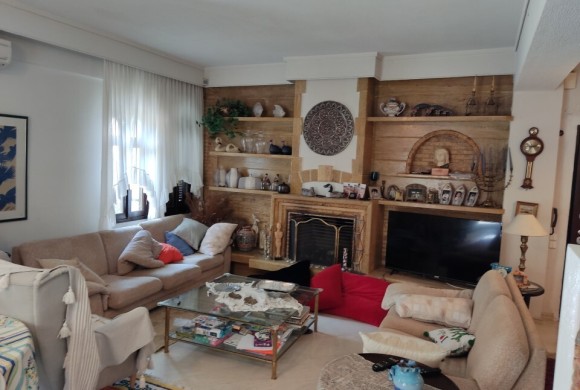 House for sale in Suburbs