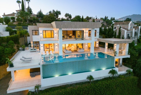 Villa for sale in El Paraiso