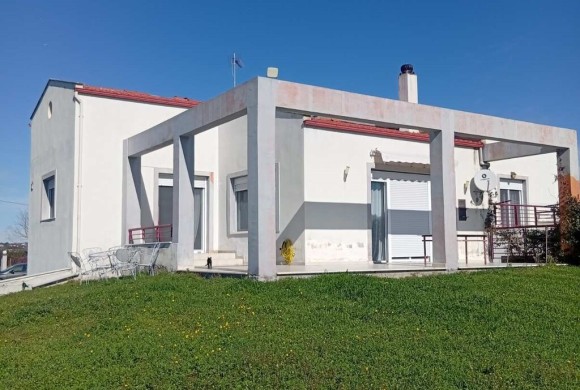 House for sale in Suburbs