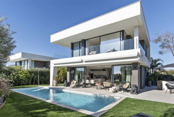 Villa for sale in La Duquesa