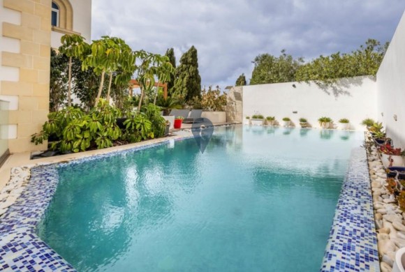 Villa for sale in Madliena