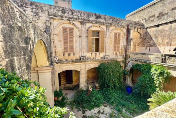 Palace / Castle for sale in Mdina