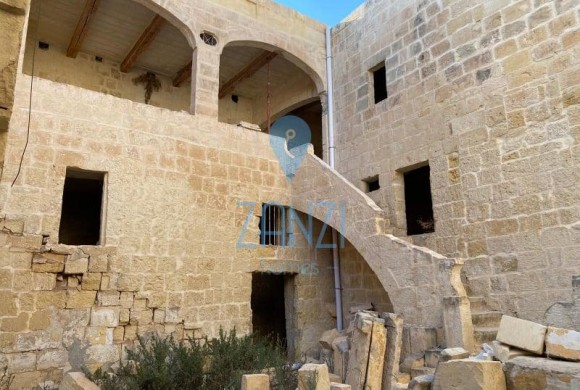Palace / Castle for sale in Zebbug