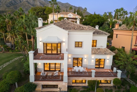 Villa for sale in New Golden Mile