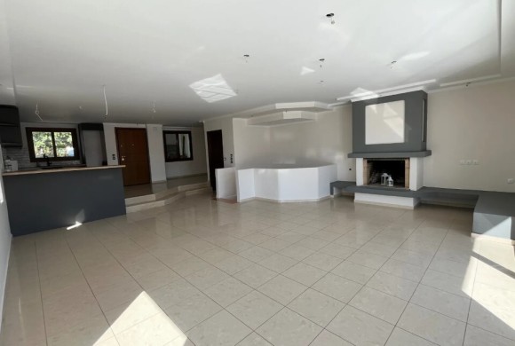 Townhouse for sale in Suburbs