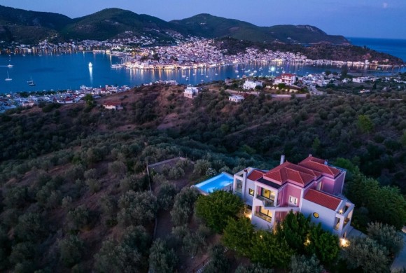 Villa for sale in Peloponnese
