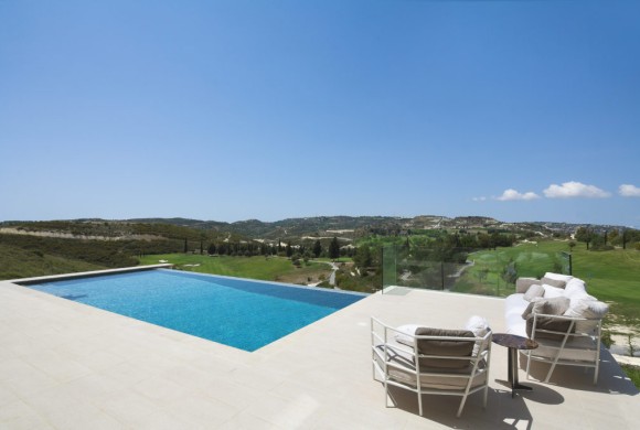 Villa for sale in Tsada