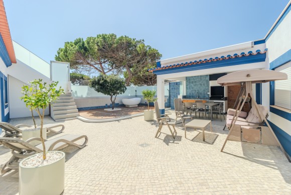 Villa for sale in Vila do Bispo