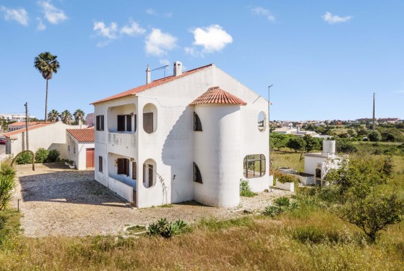 Villa for sale in Central algarve