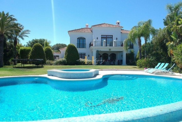 Villa for sale in Mijas