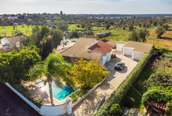 Villa for sale in Central algarve