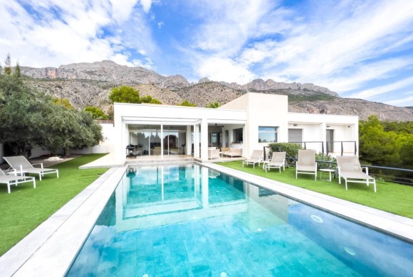 Villa for sale in Altea