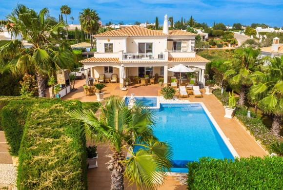 Villa for sale in Central algarve