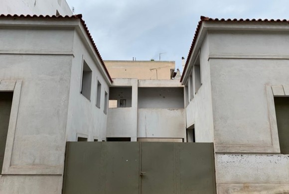 Building for sale in Center