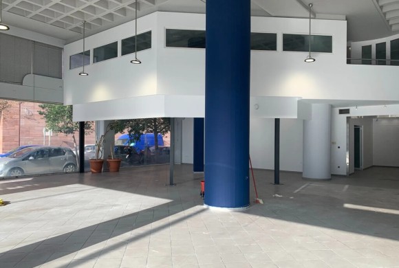 Building for sale in Center